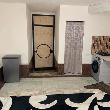 Guest House Lilia エレバン エクステリア 写真