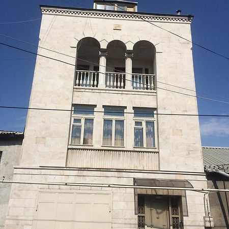 Guest House Lilia エレバン エクステリア 写真