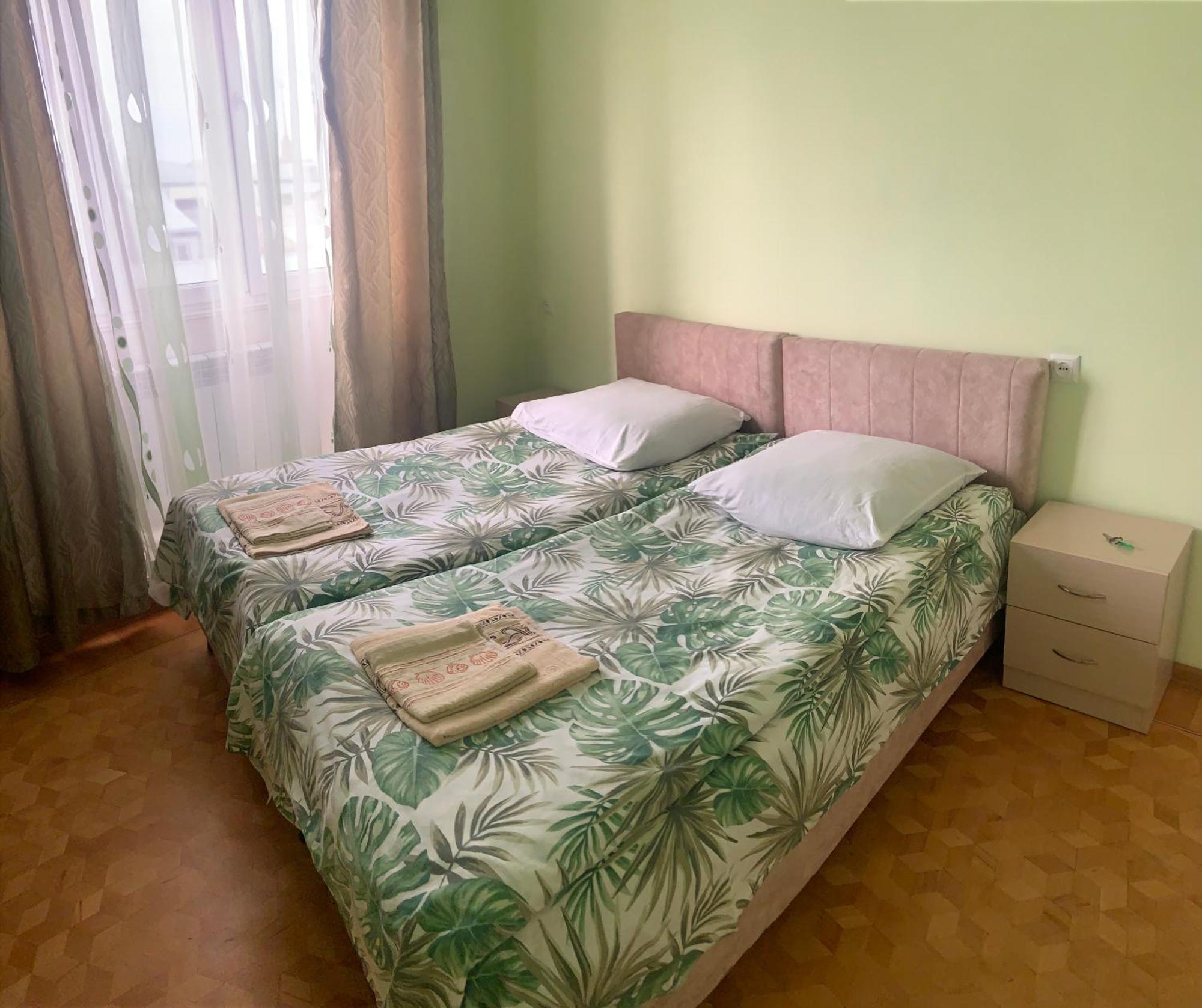 Guest House Lilia エレバン エクステリア 写真