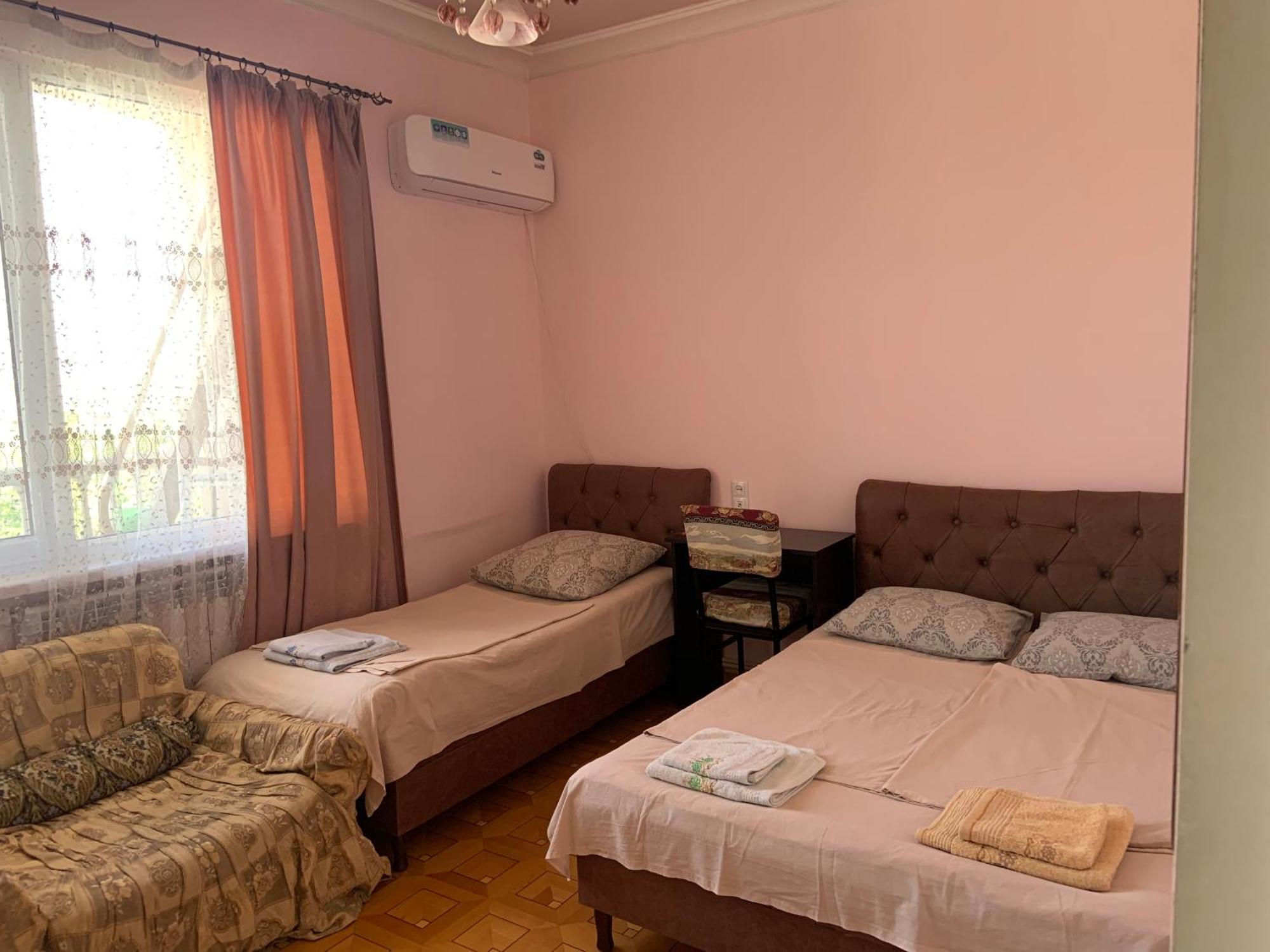 Guest House Lilia エレバン エクステリア 写真