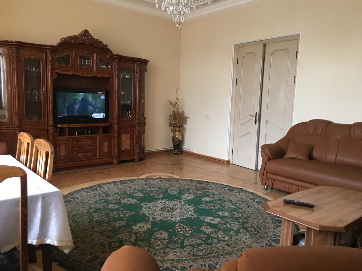 Guest House Lilia エレバン エクステリア 写真