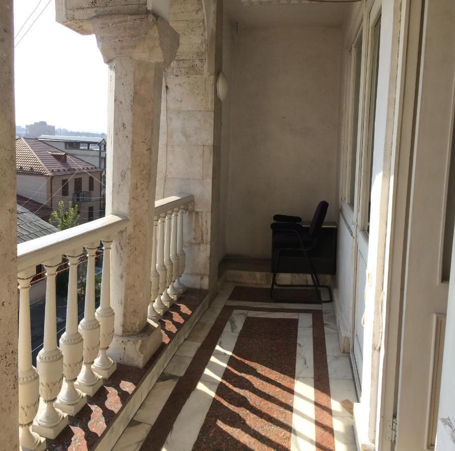 Guest House Lilia エレバン エクステリア 写真