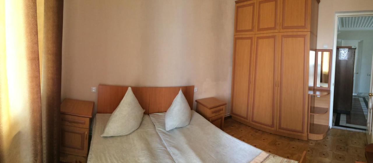 Guest House Lilia エレバン エクステリア 写真